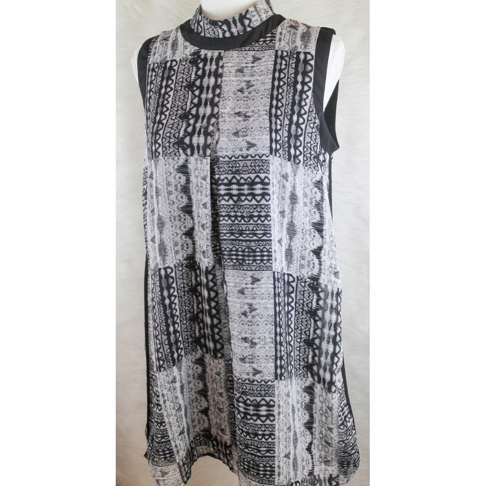 BCBGeneration Patterned Black And White Tunic Top